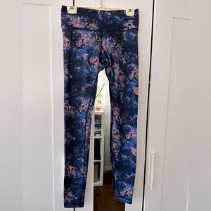 Lululemon Wunder Under size 8